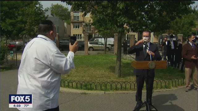 Unmasked protester disrupts briefing on NYC COVID hot spots