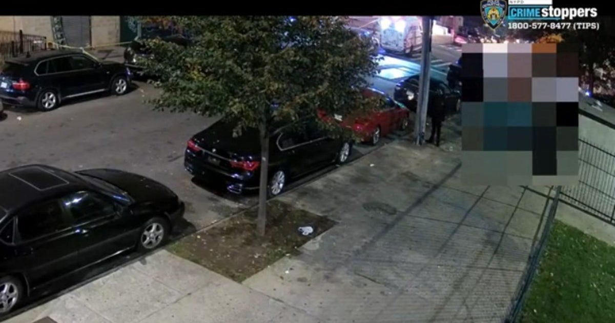 NYPD on the hunt for gunman who shot 2 people in car in Brooklyn | FOX ...