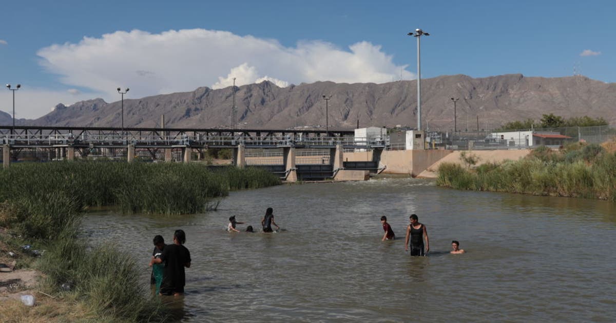 Border Patrol rescues four children abandoned by smugglers on riverbank ...
