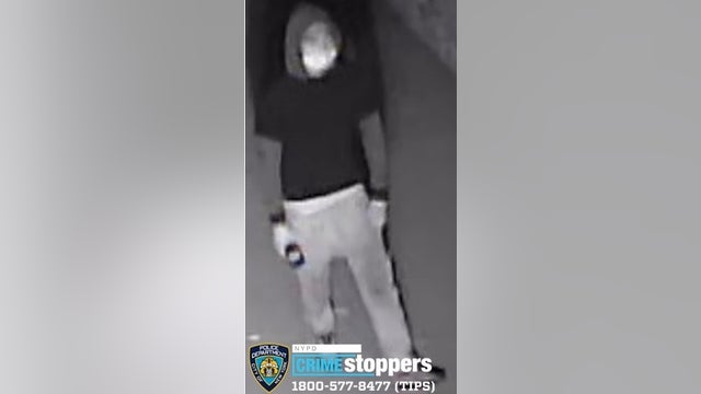 NYPD searching for man who robbed six Chinese-food delivery drivers in Queens