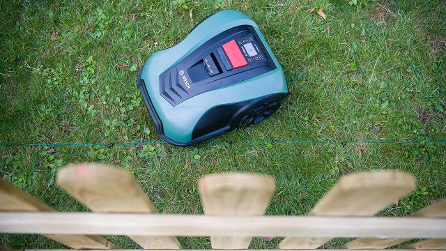 Lawn robot helps foil thief