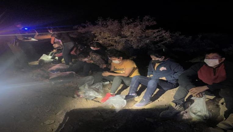 10 migrants arrested in car crossing border