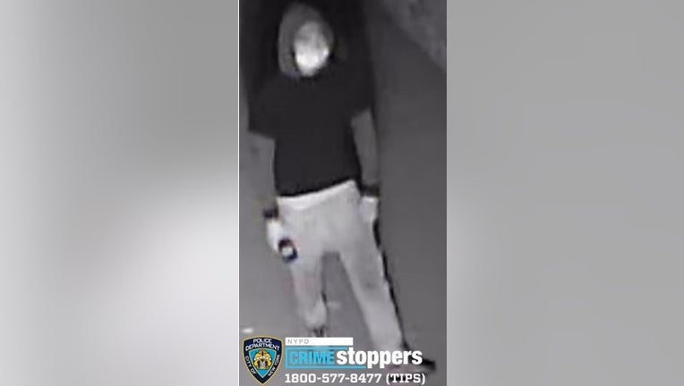 Police search for man who robbed six Chinese-food delivery drivers in Queens