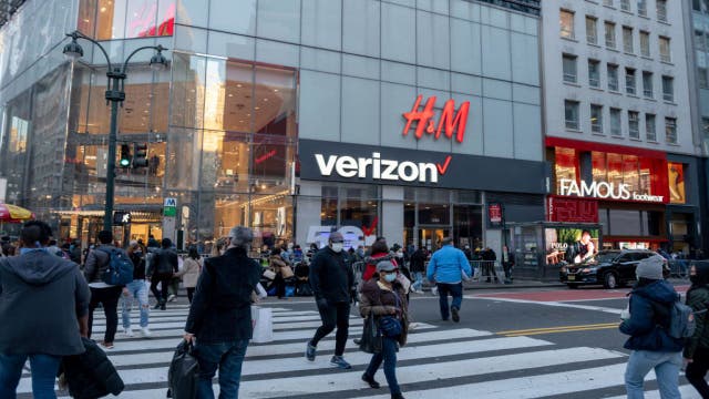 Retailers brace as virus bears down on consumers and economy