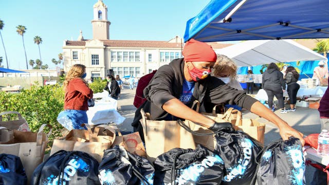 Empty seats, delivered feasts as virus changes Thanksgiving