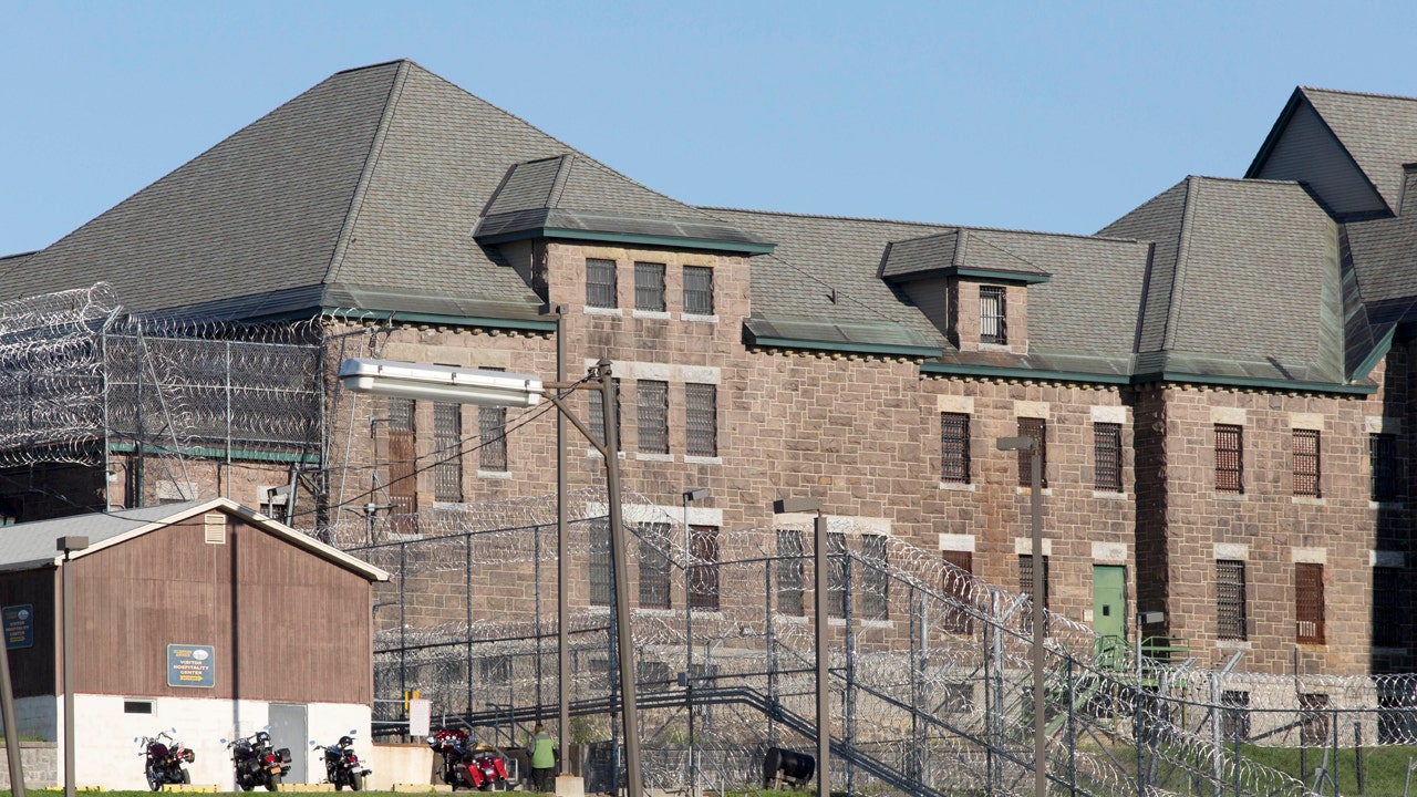 New York state prisons suspend visitation amid outbreaks