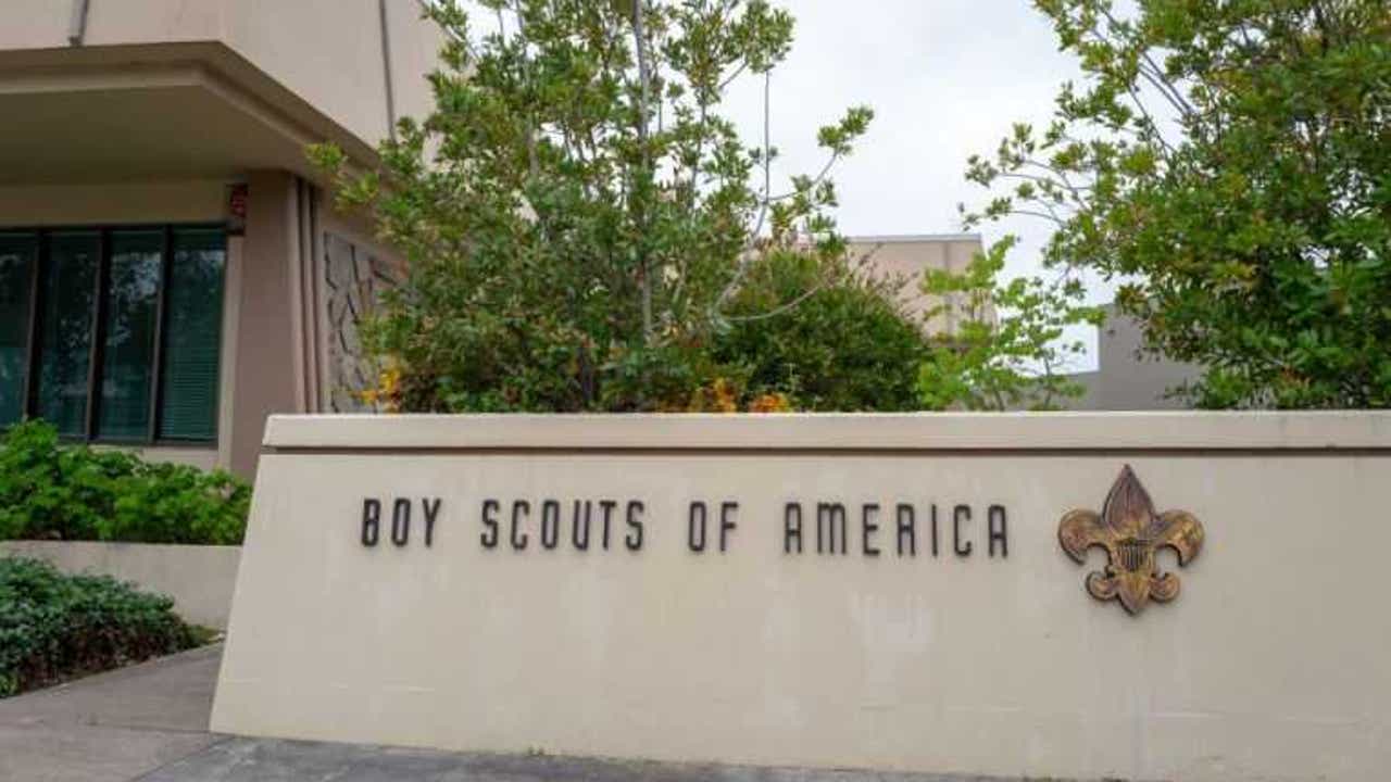 Girl Scouts rebuke Boy Scouts in escalating recruitment war - WHYY