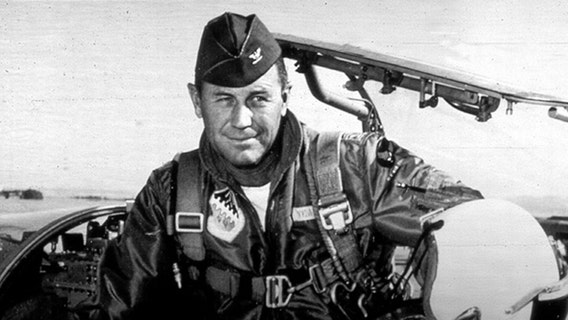 Chuck Yeager, first pilot to break sound barrier, dead at 97