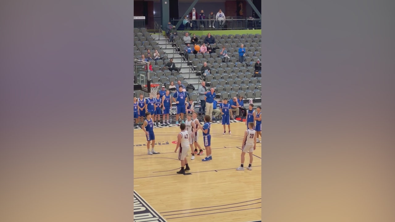 Teenager with autism sinks 3-pointer during basketball tournament
