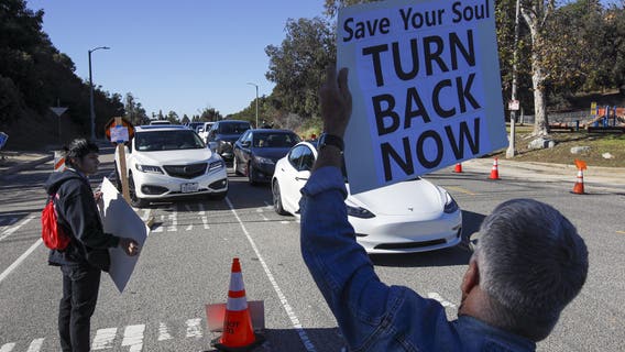 Anti-vaccine protesters temporarily shut down Dodger Stadium’s COVID-19 vaccination site
