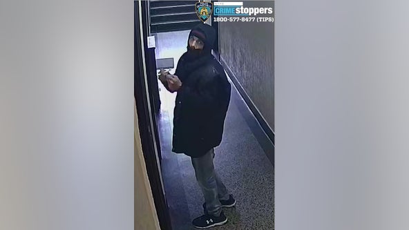 NYPD: Man choked, robbed 76-year-old woman in the Bronx