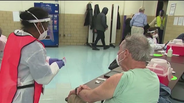 Computer glitches, confusion as seniors attempt to get COVID vaccine