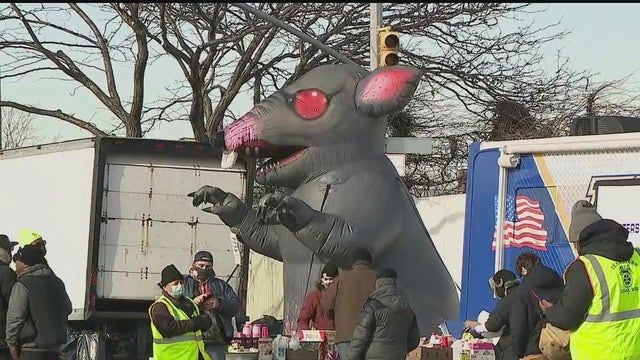 Deal ends weeklong strike at Hunts Point Market