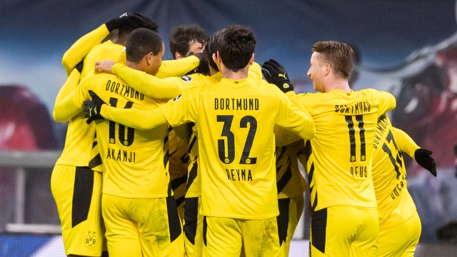 Hairdressers in Germany protest soccer players' haircuts