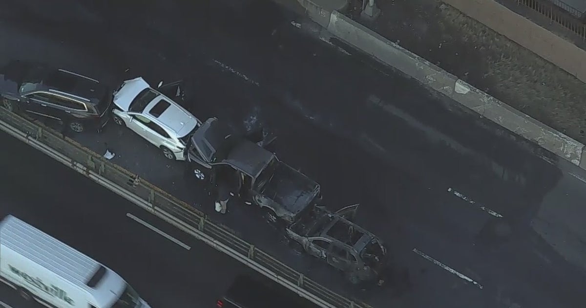Fiery crash shuts Brooklyn-Queens Expressway in Brooklyn | FOX 5 New York