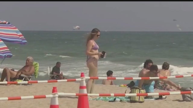 Florida governor gathers experts to validate COVID response