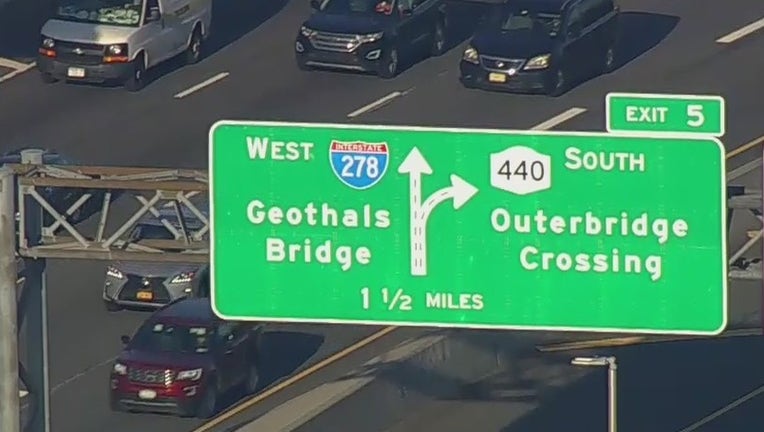 New Geothals Bridge sign misspelled on Staten Island Expressway.