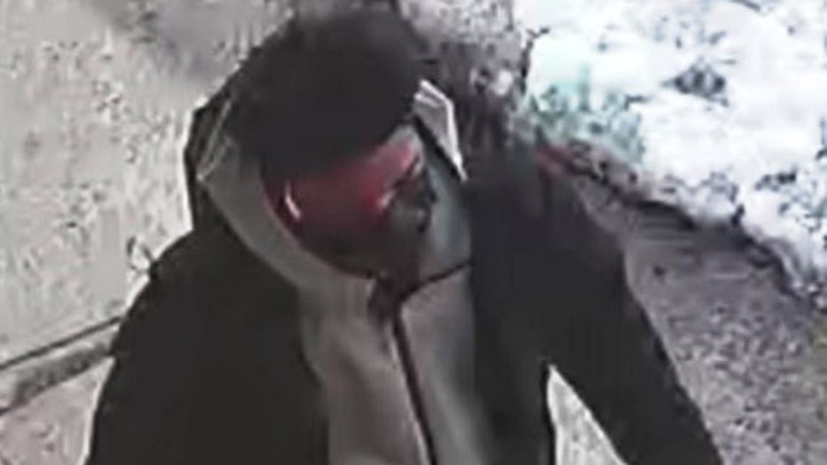 The NYPD wants to find the suspect who stabbed a 15-year-old boy in the University Heights section of the Bronx.
