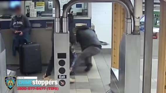 Man viciously beaten and robbed in Manhattan subway station