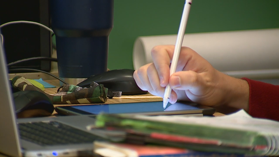 Colleges across nation divided over requiring COVID-19 vaccine