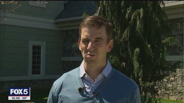 Eli Manning surprises Make-a-Wish family