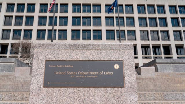 Unemployment claims fall to 576,000, lowest since COVID-19 pandemic began