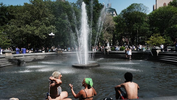 US sees lowest levels of new COVID-19 cases since last June