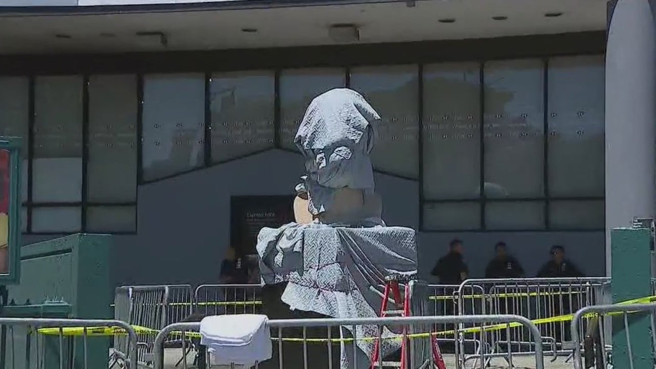 Video of Floyd statue vandals