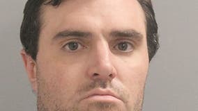 Suspect puts box cutter to pharmacy worker's neck, demands pain pills: Cops