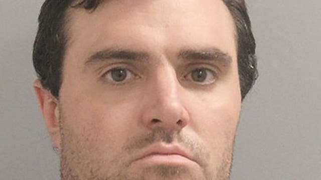 Suspect puts box cutter to pharmacy worker's neck, demands pain pills: Cops