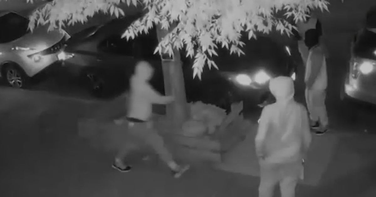 Cops hunt group behind 28 robberies across NYC | FOX 5 New York