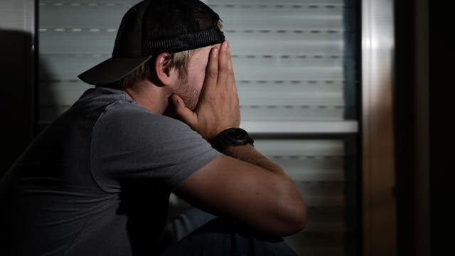 Report: American men experiencing 'friendship recession'