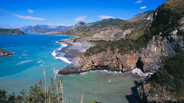 Calabrian villages offering $33K to young people who move to Italy