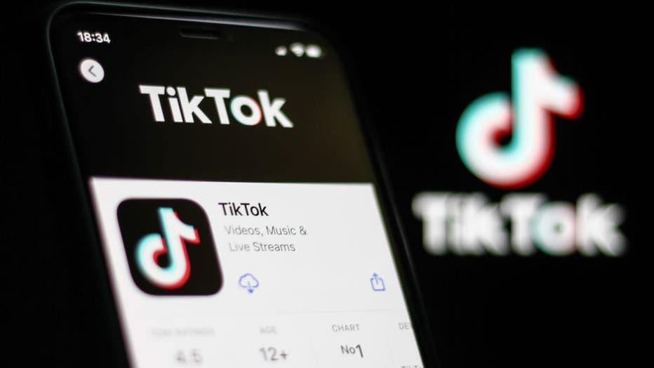 TikTok And Facebook Photo Illustrations