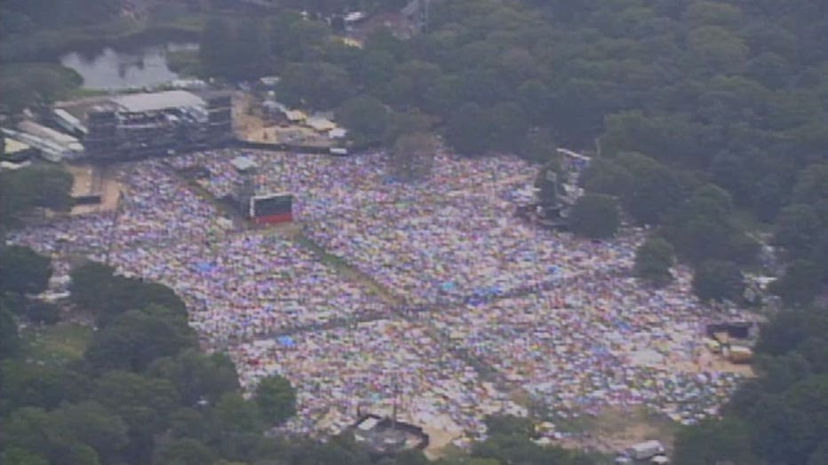 A still frame from video shows the crowd at the 1991 Paul Simon concert in Central Park. (FOX5NY File image)