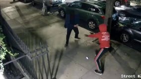 Man robbed and shot on Manhattan street