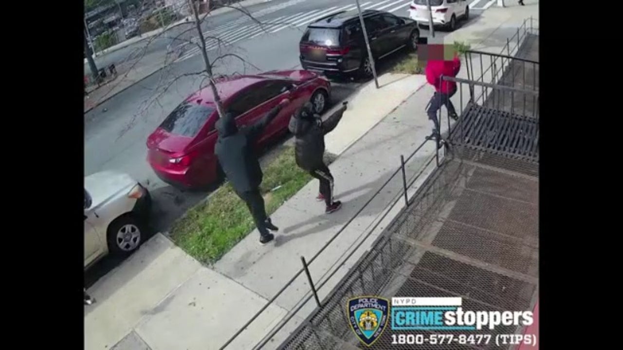 Video Gunmen Open Fire On Man In Broad Daylight On Bronx Sidewalk 