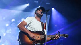 Country singer Luke Bryan helps change woman’s tire  in Tennessee