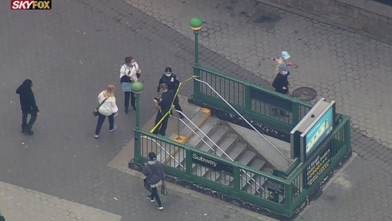 NYPD: Armed robber shoots man on subway