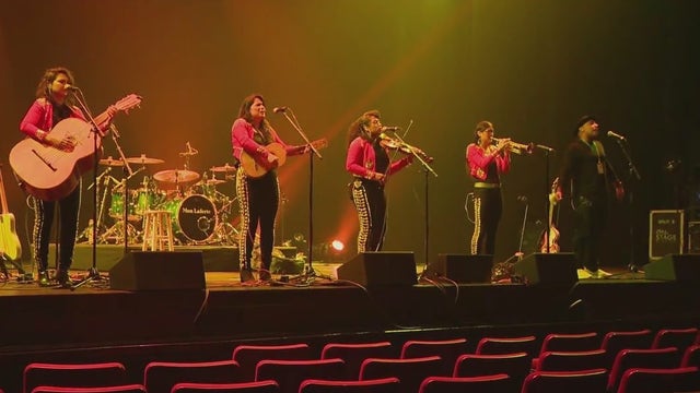 Flor de Toloache, NYC's first all-female mariachi band