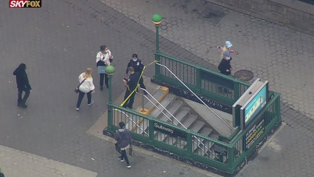 NYPD: Armed robber shoots man on subway