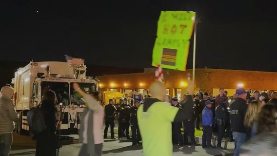 COVID mandate protesters block sanitation trucks on Staten Island