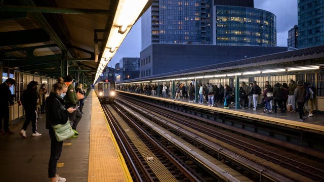 Gov. Hochul calls on NYC workers to return to offices