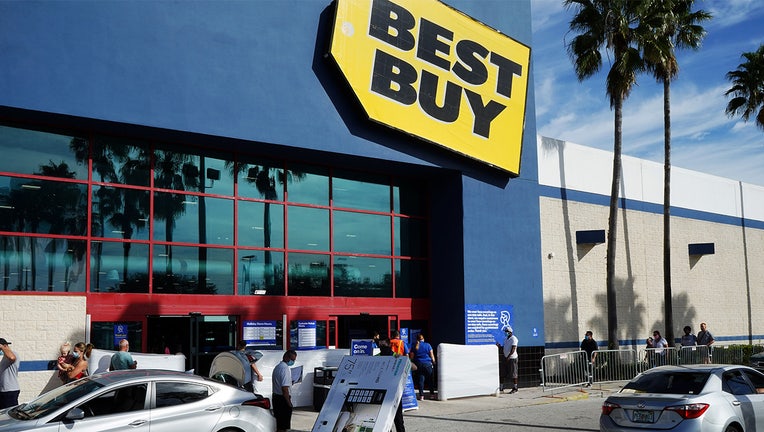 An employee brings a television to a customer's car at a Best Buy store. (Photo by Paul Hennessy/SOPA Images/LightRocket via Getty Images)