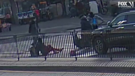 Video: 2 men attack delivery worker, steal scooter in the South Bronx