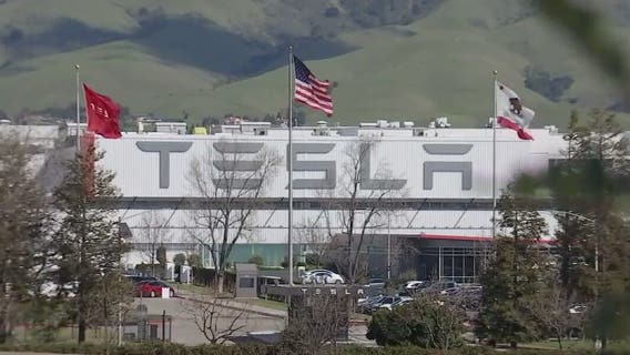 More than 750 complaints that Teslas brake for no reason