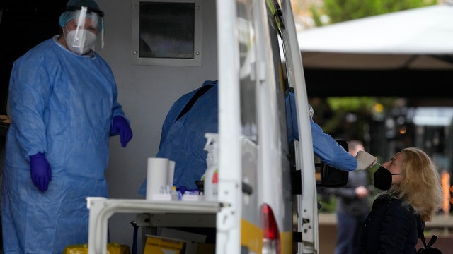 Greece bans New Year's music at venues amid COVID surge