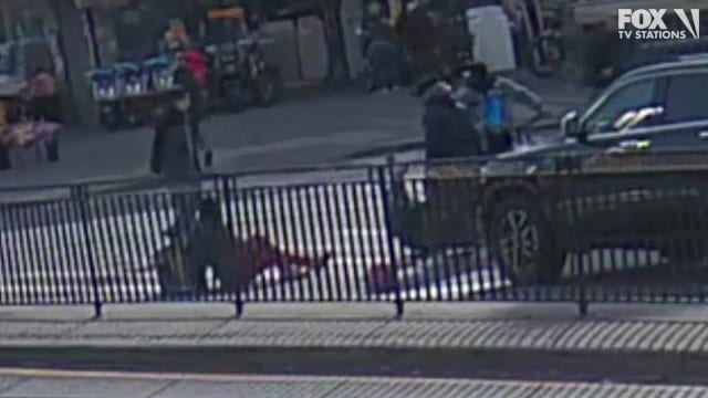 Video: 2 men attack delivery worker, steal scooter in the South Bronx
