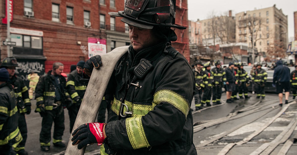 PHOTOS: Bronx apartment fire leaves 17 dead, dozens injured | FOX 5 New ...