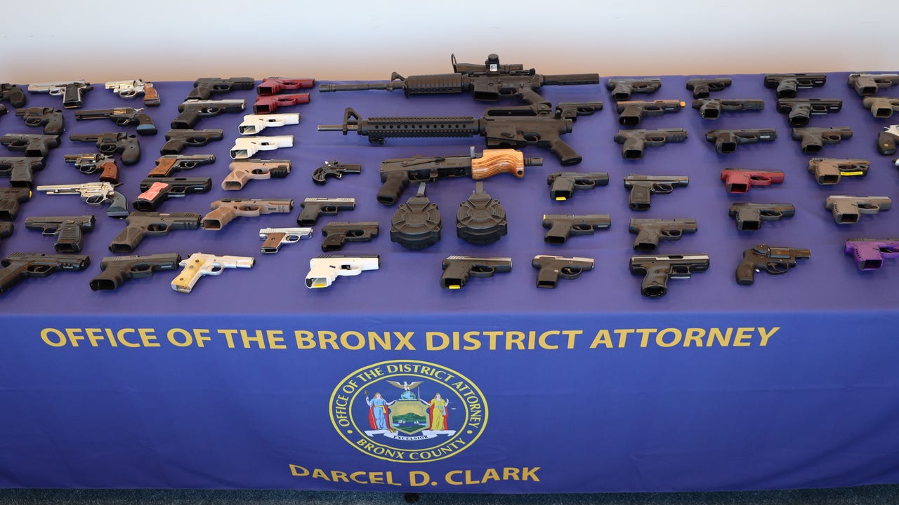 College student sold 73 guns to undercover officer: Bronx DA | FOX